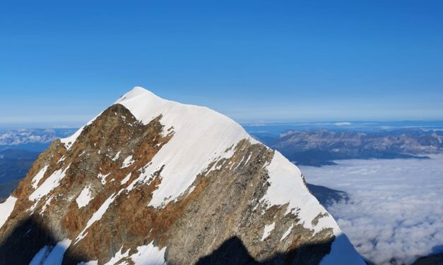 Knife edge ridge walking on the traverse of the Bionnassay