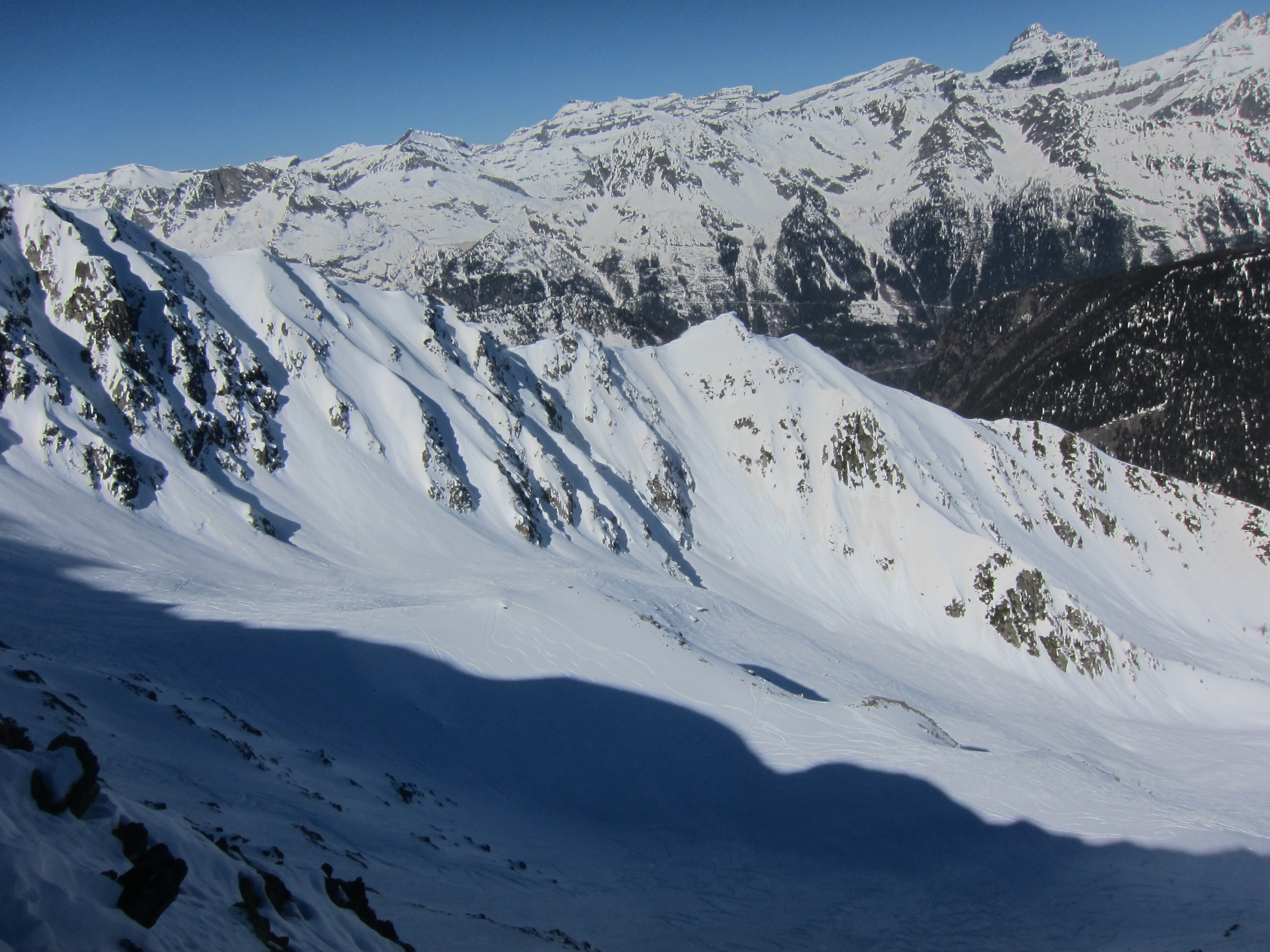 Looking into La Veudale - the ski descent