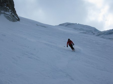 Great wind blown snow past the Trient hut to the Col des Ecandies