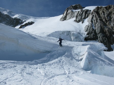 A slightly harder variation.... Jumping a small crevasse skiing down off Mont Blanc