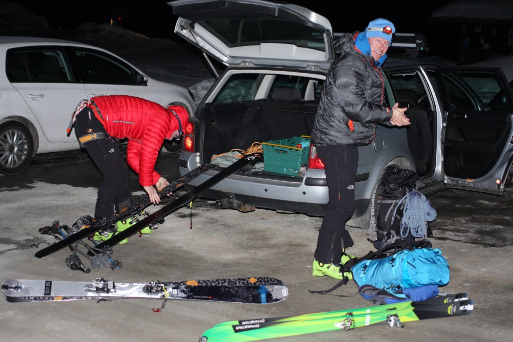 An early start at the car park in Pont