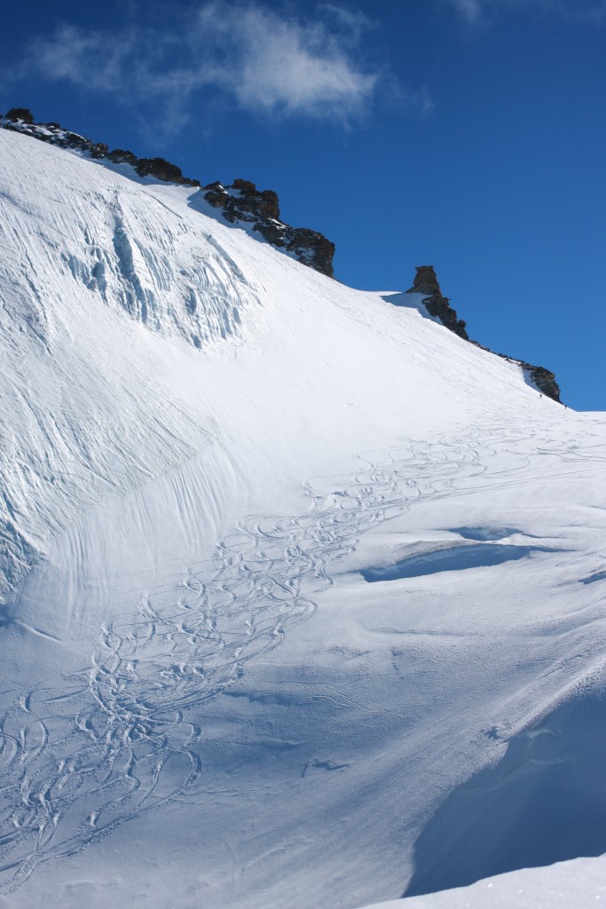 Nice tracks down the valley towards the Chabod refuge