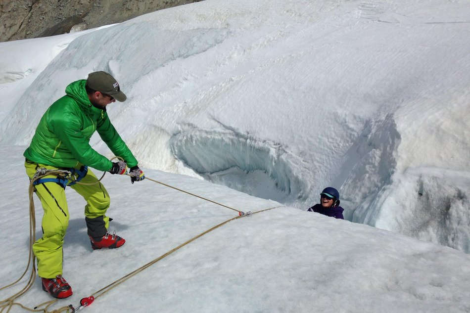ben-practices-hauling-someone-from-a-crevasse